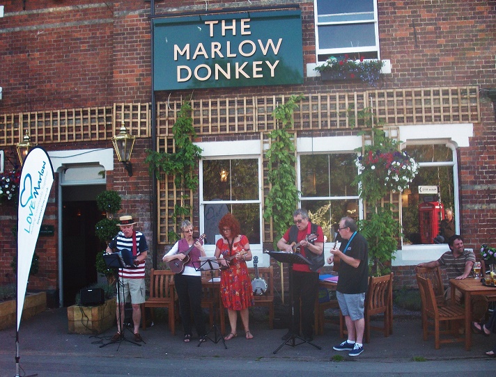 MUG Busk at the Donkey